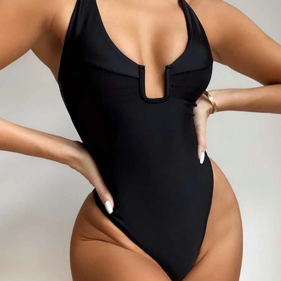 WOMENS U wired one piece swim suit with ruching - Picture 1 of 9